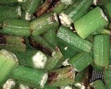 A picture of step 2 of Masala bhindi.