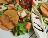 Foto del paso 3 de la receta: Ensalada invernal con endivias al queso y Kaki