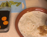 Foto del paso 6 de la receta: Tortilla trend con cerdo teriyaki, cebolla caramelizada, pepinillo encurtido y yema curada soja y PX