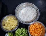 A picture of step 1 of Rice Pulao with Tomato soup.