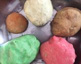 Foto langkah ke 3 dari resep Bola timus ubi warna warni.