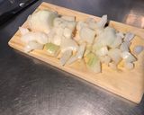 Une image de l'étape 2 de Pommes de terre à la tomate, coriandre et épices.