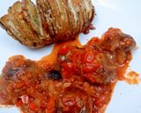 Foto del paso 7 de la receta: Papas hasselback y albóndigas con salsa a la portuguesa