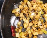 A picture of step 3 of Sweet and Spicy Pear Chutney.