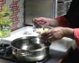 Foto del paso 2 de la receta: Croquetas de papa bañadas en flor de calabaza
