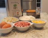 Foto del paso 1 de la receta: Tortilla de calabacín y salchichas al horno