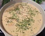 Une image de l'étape 4 de Suprêmes de poulet sauce champignons.
