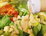 Hình bước làm 2 của món Salad táo xanh, rau bina trộn