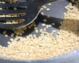 A picture of step 1 of Oat Pongal.