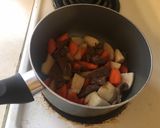 Hình bước làm 3 của món Thịt bò kho khoai tây cà rốt