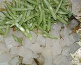 Foto langkah ke 4 dari resep Sayur Kulit Sapi Buncis Bumbu Kuning.