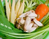 Hình bước làm 2 của món Nui xào nấm,chả cá,đậu hủ và rau củ