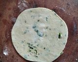 A picture of step 2 of Palak roti.