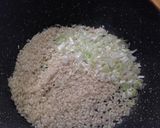 Foto del passaggio 4 della ricetta Risotto allo zafferano con tartare di salmone