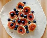 Foto del passaggio 3 della ricetta Galette autunnale con fichi e uva 🍇