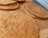 Pas rețetă Tort Medovik, foi cu miere, cremă de mascarpone și frișcă 5 fotografie