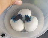 Foto del paso 1 de la receta: Huevos duros de dinosaurio