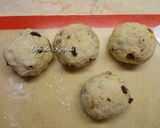 Foto langkah ke 4 dari resep Butter Raisin Bread.