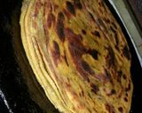 A picture of step 4 of Methi lachha para tha.