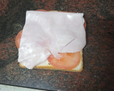 Foto del paso 1 de la receta: Sándwich de tomate, queso y jamón cocido