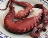 Foto del paso 4 de la receta: Pulpo a la plancha con Patatas en alioli