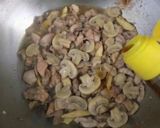 Foto langkah ke 5 dari resep Nasi Ayam Cah Jamur.