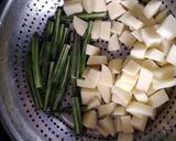 A picture of step 1 of Drumsticks and potatoes with poppy seeds paste.