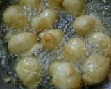 A picture of step 5 of Dahi Bhalla.