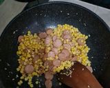 Foto langkah ke 3 dari resep Corn & sosis lada hitam.