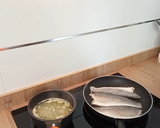 Foto del paso 2 de la receta: Lubina en salsa de espárragos