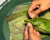 Foto langkah ke 5 dari resep Nasi Bakar Tongkol Suwir Kemangi Pedas.