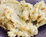 A picture of step 4 of Aloo Paratha.