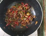 Foto langkah ke 4 dari resep Oseng Ikan Asin Klotok.