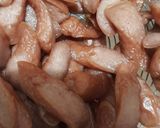 Foto langkah ke 1 dari resep Tumis Sosis Saus Tiram.