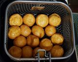 Foto del passaggio 3 della ricetta Sfere di formaggio misto