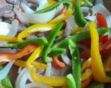 Hình bước làm 3 của món Tim cật xào ớt chuông