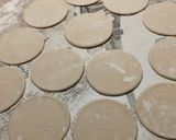 Foto del paso 5 de la receta: Tapas para empanadas y pascualinas