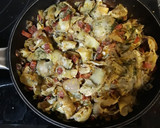 Foto del paso 1 de la receta: Alcachofas con cebolla y chorizo al vino blanco