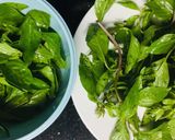 Hình bước làm 1 của món Nấu ăn cùng con: Mì trứng húng quế tươi và bolognese tôm