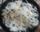 Foto del paso 3 de la receta: Bondiolita en colchón de cebollas con papas