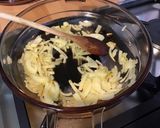 Une image de l'étape 4 de Courgettes en sauce verte, vin blanc et ail des ours.