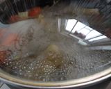 A picture of step 4 of Chinese sugar cane and imperatae drink 竹蔗茅根水.