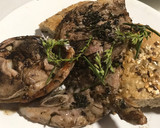 Foto del paso 6 de la receta: Carne en adobo de hierbas, al carbón de leña de algarrobo