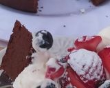 Foto del paso 9 de la receta: Torta De Chocolate Sin Harina Con Crema y Frutas Para Mamá ❤️