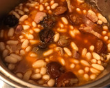 Foto del paso 9 de la receta: Potaje de alubias de bote, al estilo asturiano (con chorizo, morcilla y panceta)