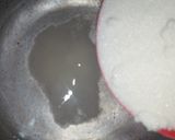 A picture of step 2 of Tear drop milk candy.