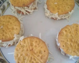 सेन्डविच चीज़ी पिज़्ज़ा बिस्कुट बाइट (Sandwich Cheesy Pizza Biscuit Bite Recipe in Hindi) रेसिपी चरण 7 फोटो