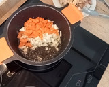 Foto del paso 1 de la receta: Guiso de pollo con alcachofas
