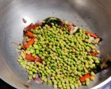 सोलेभात अर्थात तुरीचे दाणे घालून केलेला भात..(Toori Danyacha Bhat Recipe In Marathi) रेसिपी स्टेप 3 फोटो 