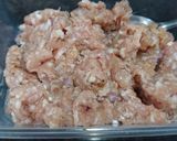 Hình bước làm 3 của món Cơm hoa đậu biếc thịt viên sốt cà